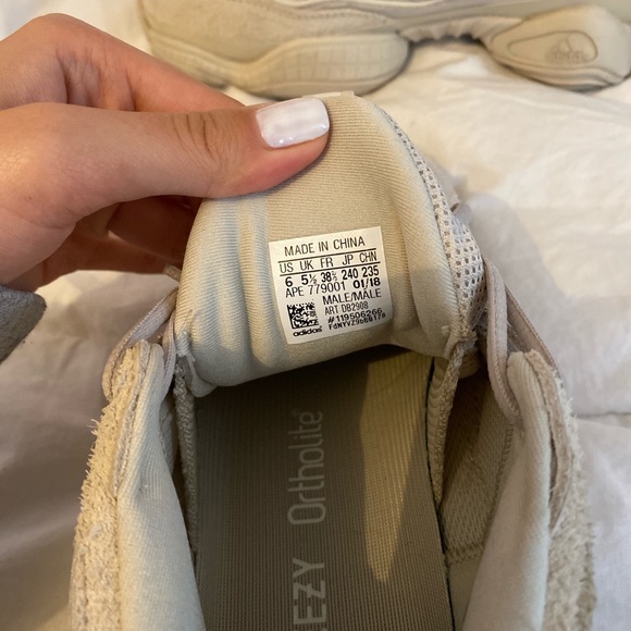 ❌❌SOLD❌❌👟👟YEEZY 500 BLUSH SNEAKERS👟👟 - Picture 3 of 4